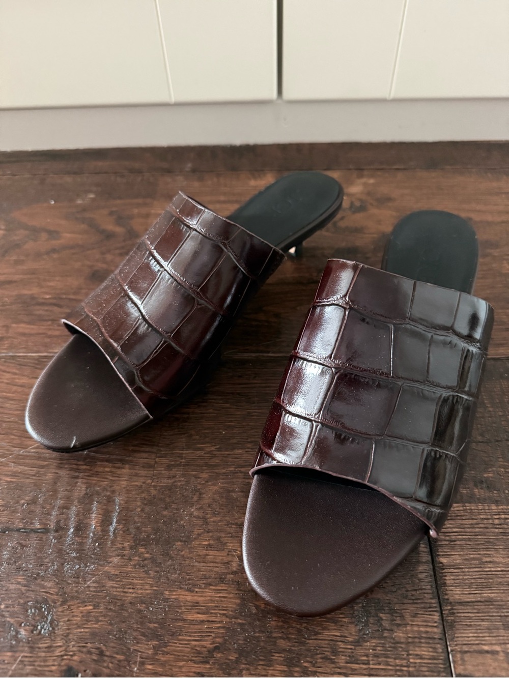 Women's Brown Croc-Embossed Slide Sandals